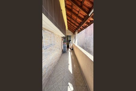 Casa à venda com 230m², 2 quartos e 2 vagas Casa à venda com 230m², 2 quartos e 2 vagasVaranda
