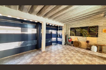 Casa à venda com 230m², 2 quartos e 2 vagas Casa à venda com 230m², 2 quartos e 2 vagasGaragem