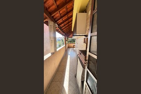 Casa à venda com 230m², 2 quartos e 2 vagas Casa à venda com 230m², 2 quartos e 2 vagasVaranda