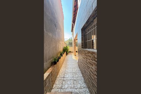 Casa à venda com 230m², 2 quartos e 2 vagas Casa à venda com 230m², 2 quartos e 2 vagasQuintal