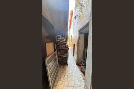 Casa à venda com 230m², 2 quartos e 2 vagas Casa à venda com 230m², 2 quartos e 2 vagasOficina