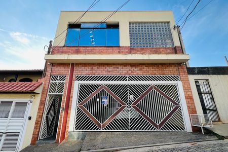 Casa à venda com 275m², 3 quartos e 2 vagas Casa à venda com 275m², 3 quartos e 2 vagasFachada