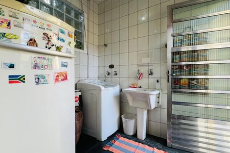 Casa à venda com 275m², 3 quartos e 2 vagas Casa à venda com 275m², 3 quartos e 2 vagasÁrea de Serviço