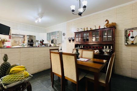 Casa à venda com 275m², 3 quartos e 2 vagas Casa à venda com 275m², 3 quartos e 2 vagasCozinha