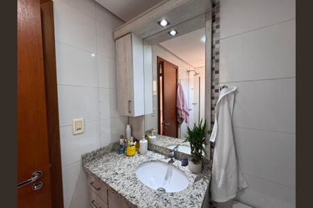 Apartamento à venda com 71m², 2 quartos e 1 vaga Apartamento à venda com 71m², 2 quartos e 1 vagaBanheiro