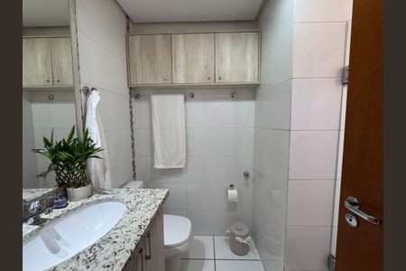 Apartamento à venda com 71m², 2 quartos e 1 vaga Apartamento à venda com 71m², 2 quartos e 1 vagaBanheiro