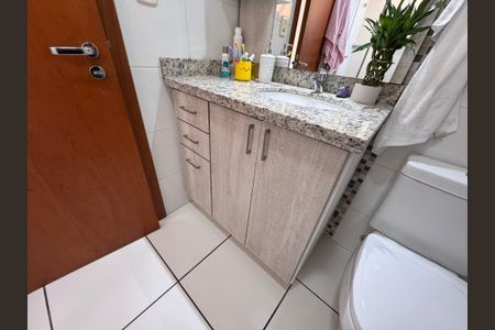 Apartamento à venda com 71m², 2 quartos e 1 vaga Apartamento à venda com 71m², 2 quartos e 1 vagaBanheiro
