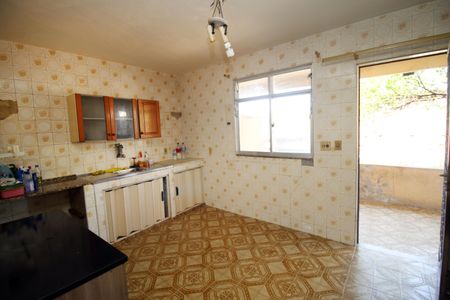 Casa à venda com 90m², 3 quartos e 2 vagasCozinha