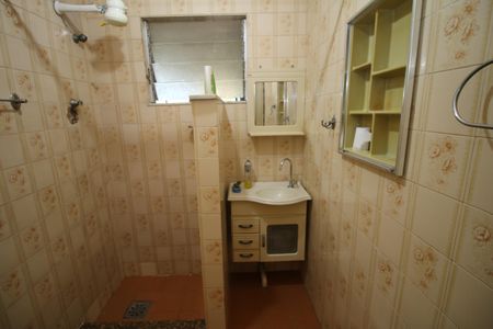 Casa à venda com 90m², 3 quartos e 2 vagasBanheiro