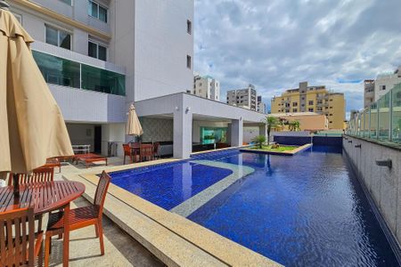Apartamento à venda com 162m², 4 quartos e 6 vagas Apartamento à venda com 162m², 4 quartos e 6 vagasÁrea comum - Piscina