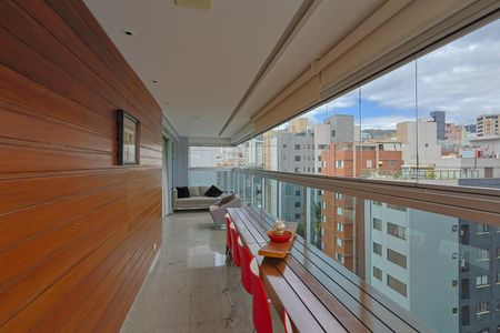 Apartamento à venda com 162m², 4 quartos e 6 vagas Apartamento à venda com 162m², 4 quartos e 6 vagasVaranda da Sala