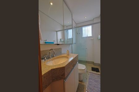 Apartamento à venda com 162m², 4 quartos e 6 vagas Apartamento à venda com 162m², 4 quartos e 6 vagasBanheiro da Suíte 2