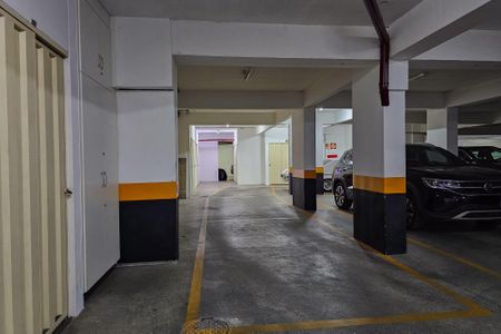 Apartamento à venda com 162m², 4 quartos e 6 vagas Apartamento à venda com 162m², 4 quartos e 6 vagasGaragem