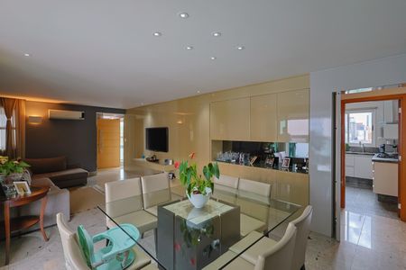 Apartamento à venda com 162m², 4 quartos e 6 vagas Apartamento à venda com 162m², 4 quartos e 6 vagasSala