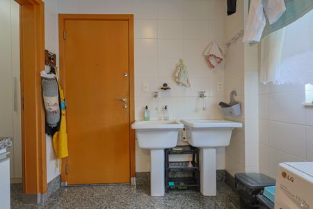 Apartamento à venda com 162m², 4 quartos e 6 vagas Apartamento à venda com 162m², 4 quartos e 6 vagasÁrea de Serviço