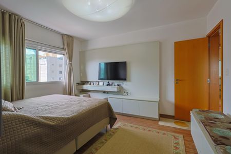 Apartamento à venda com 162m², 4 quartos e 6 vagas Apartamento à venda com 162m², 4 quartos e 6 vagasSuíte 1