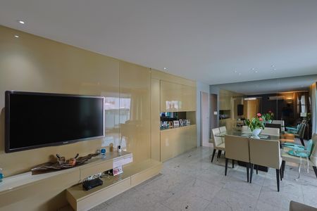 Apartamento à venda com 162m², 4 quartos e 6 vagas Apartamento à venda com 162m², 4 quartos e 6 vagasSala