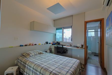 Apartamento à venda com 162m², 4 quartos e 6 vagas Apartamento à venda com 162m², 4 quartos e 6 vagas Suíte 2