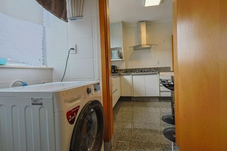 Apartamento à venda com 162m², 4 quartos e 6 vagas Apartamento à venda com 162m², 4 quartos e 6 vagasÁrea de Serviço