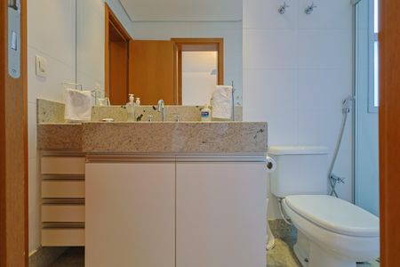 Apartamento à venda com 162m², 4 quartos e 6 vagas Apartamento à venda com 162m², 4 quartos e 6 vagasBanheiro dos Quartos 1 e 2