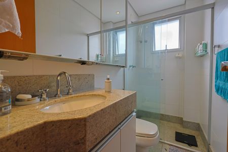 Apartamento à venda com 162m², 4 quartos e 6 vagas Apartamento à venda com 162m², 4 quartos e 6 vagasBanheiro da Suíte 2