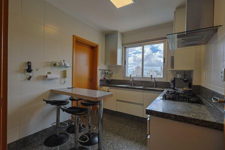 Apartamento à venda com 162m², 4 quartos e 6 vagas Apartamento à venda com 162m², 4 quartos e 6 vagasCozinha