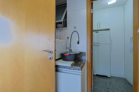 Apartamento à venda com 162m², 4 quartos e 6 vagas Apartamento à venda com 162m², 4 quartos e 6 vagasÁrea de Serviço