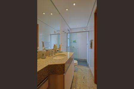 Apartamento à venda com 162m², 4 quartos e 6 vagas Apartamento à venda com 162m², 4 quartos e 6 vagasBanheiro dos Quartos 1 e 2