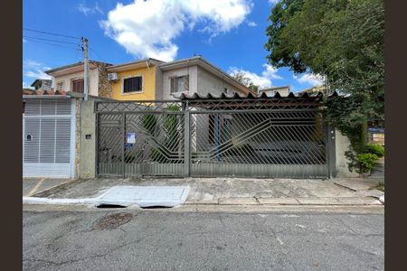 Casa à venda com 100m², 3 quartos e 2 vagas Casa à venda com 100m², 3 quartos e 2 vagasFachada