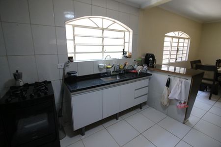Casa à venda com 180m², 3 quartos e 2 vagasCozinha
