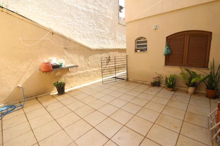 Casa à venda com 180m², 3 quartos e 2 vagasQuintal