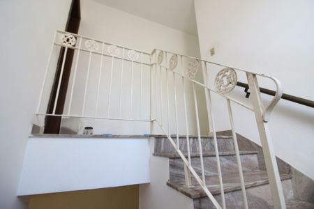 Casa à venda com 180m², 3 quartos e 2 vagasEscada