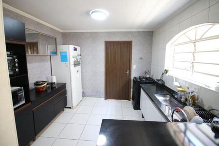 Casa à venda com 180m², 3 quartos e 2 vagasCozinha