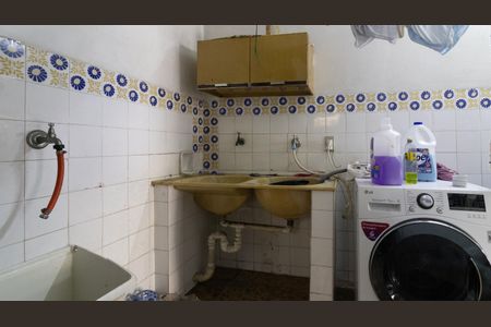 Casa à venda com 252m², 3 quartos e 2 vagas Casa à venda com 252m², 3 quartos e 2 vagasÁrea de Serviço