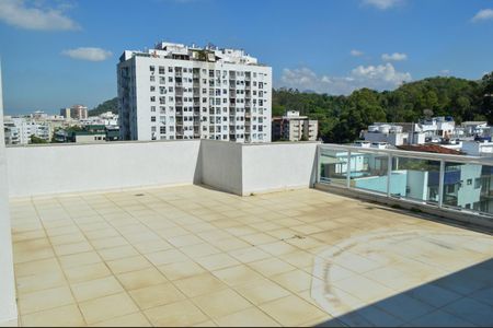 Apartamento à venda com 187m², 4 quartos e 2 vagas Apartamento à venda com 187m², 4 quartos e 2 vagasTerraço