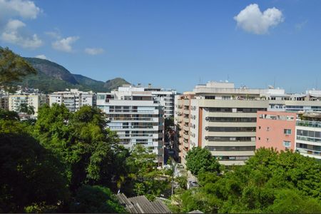 Apartamento à venda com 187m², 4 quartos e 2 vagas Apartamento à venda com 187m², 4 quartos e 2 vagasVista da Suíte 2