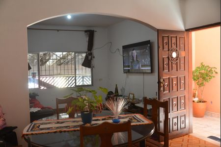 Casa à venda com 275m², 3 quartos e 2 vagasSala