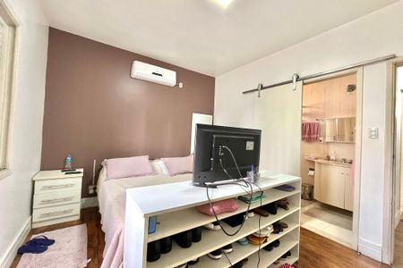 Casa à venda com 160m², 4 quartos e 2 vagas Casa à venda com 160m², 4 quartos e 2 vagasSuíte