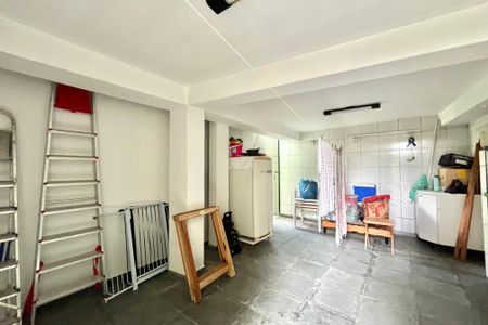 Casa à venda com 160m², 4 quartos e 2 vagas Casa à venda com 160m², 4 quartos e 2 vagasÁrea externa