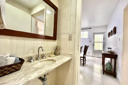 Casa à venda com 160m², 4 quartos e 2 vagas Casa à venda com 160m², 4 quartos e 2 vagasLavabo