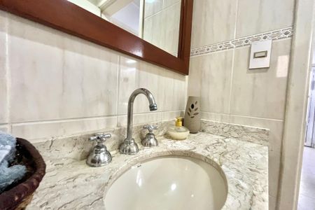 Casa à venda com 160m², 4 quartos e 2 vagas Casa à venda com 160m², 4 quartos e 2 vagasLavabo