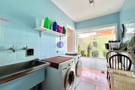 Casa à venda com 160m², 4 quartos e 2 vagas Casa à venda com 160m², 4 quartos e 2 vagasÁrea de Serviço