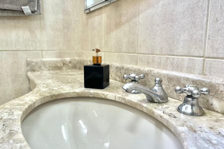 Casa à venda com 160m², 4 quartos e 2 vagas Casa à venda com 160m², 4 quartos e 2 vagasBanheiro
