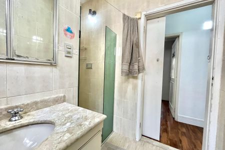 Casa à venda com 160m², 4 quartos e 2 vagas Casa à venda com 160m², 4 quartos e 2 vagasBanheiro