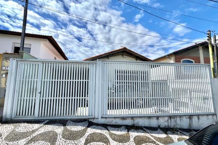 Casa à venda com 160m², 4 quartos e 2 vagas Casa à venda com 160m², 4 quartos e 2 vagasFachada