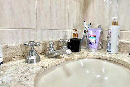 Casa à venda com 160m², 4 quartos e 2 vagas Casa à venda com 160m², 4 quartos e 2 vagasBanheiro da Suíte