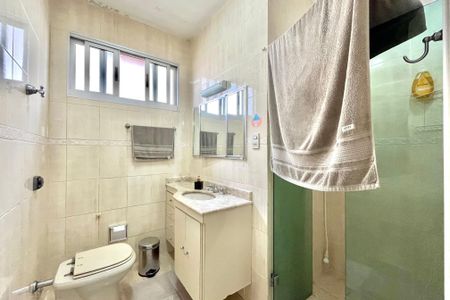Casa à venda com 160m², 4 quartos e 2 vagas Casa à venda com 160m², 4 quartos e 2 vagasBanheiro Corredor