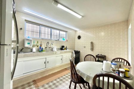 Casa à venda com 160m², 4 quartos e 2 vagas Casa à venda com 160m², 4 quartos e 2 vagasCozinha