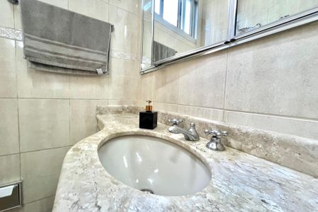 Casa à venda com 160m², 4 quartos e 2 vagas Casa à venda com 160m², 4 quartos e 2 vagasBanheiro