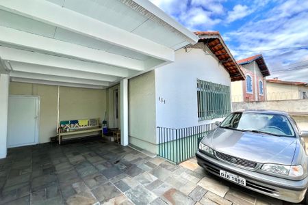 Casa à venda com 160m², 4 quartos e 2 vagas Casa à venda com 160m², 4 quartos e 2 vagasGaragem